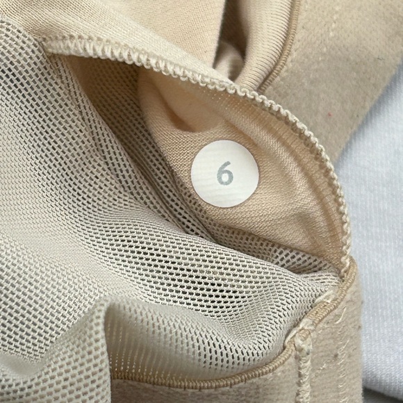 Lululemon Abstract Power Y Tank With Built in Bra Size 6 - Picture 6 of 6